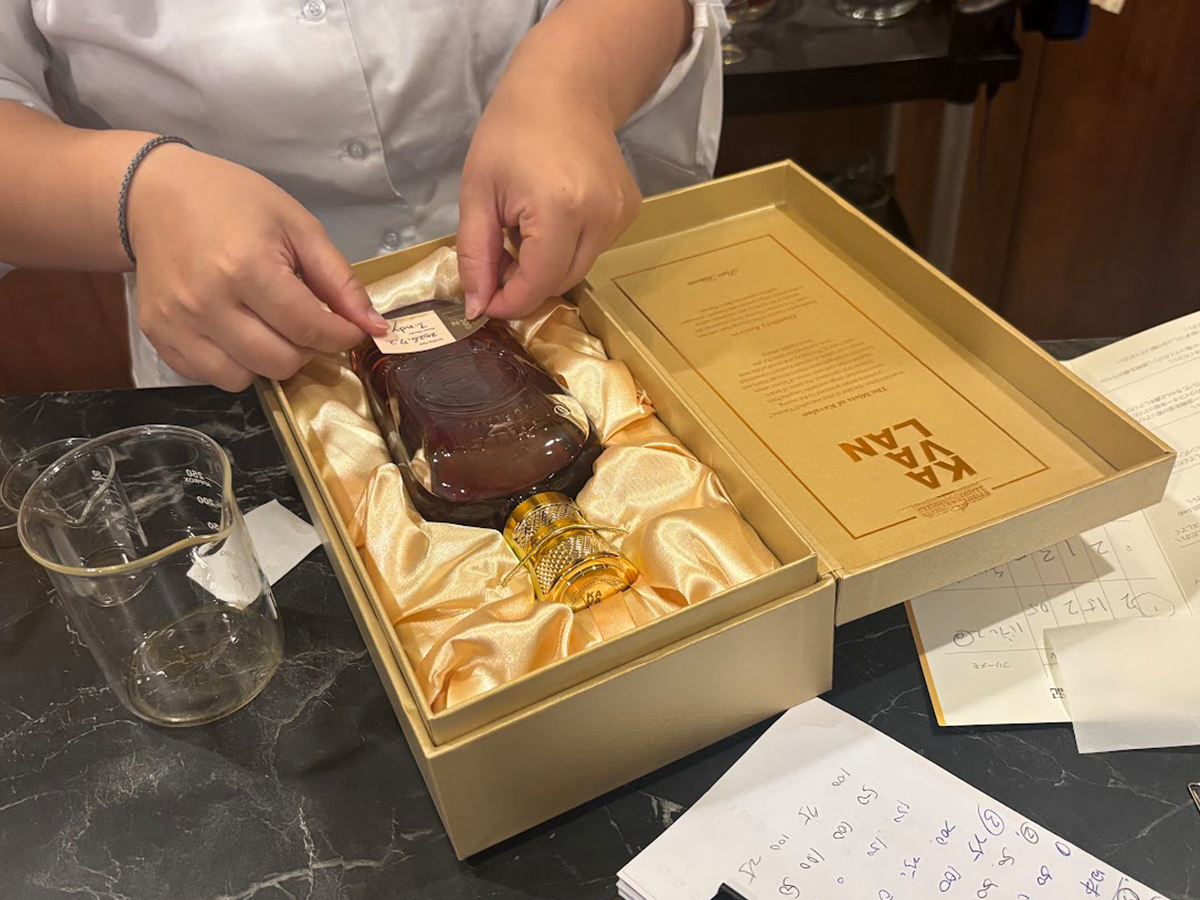 指定した比率に配合されたボトルの画像