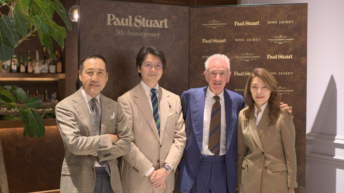 左より、“ポール・スチュアート”ディレクターの鴨志田康人氏、“リングヂャケット”オーナーのマーク・チョー氏。“ヴィターレ・バルベリス・カノニコ”の事業開発執行役員のブルーノ・ランディ氏、“ヴィターレ・バルベリス・カノニコ”PR＆マーケティングアドバイザーの長谷川喜美氏の画像